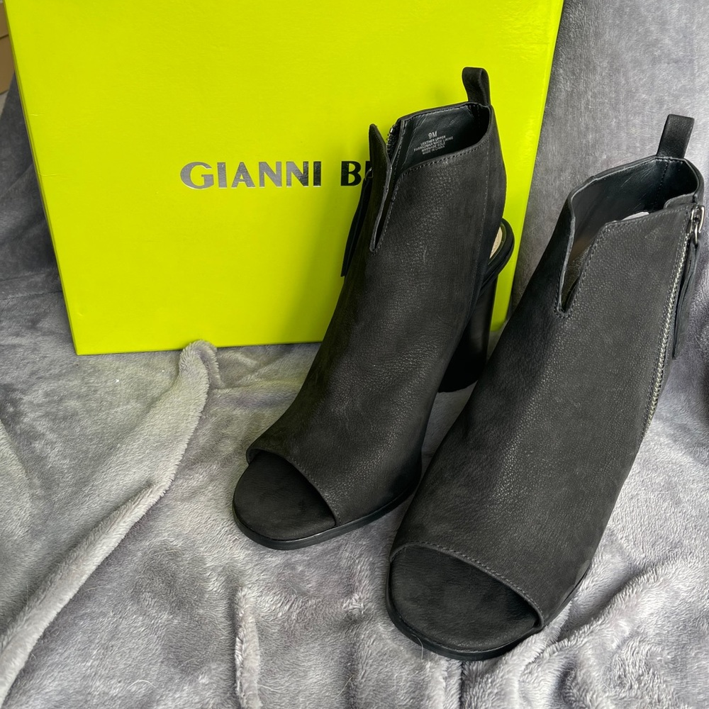 Gianni Bini booties